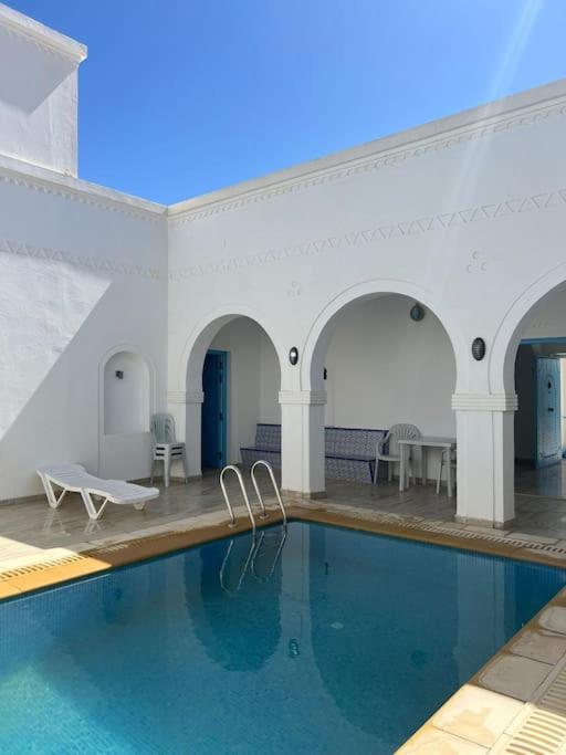 Villa Menzel A Midoun Al Maqarisah